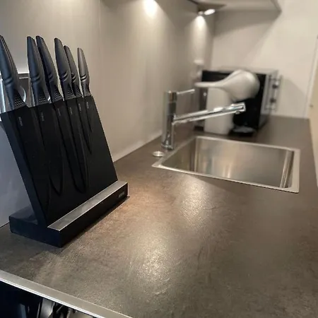 Im Gehobenen Stadtviertel - Perfekt Fuer Selbstversorger